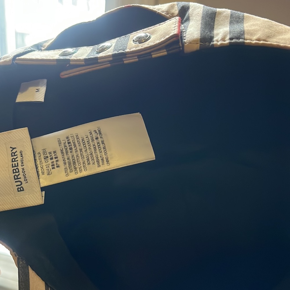 Unisex Burberry Print SnapBack. - Picture 4 of 4